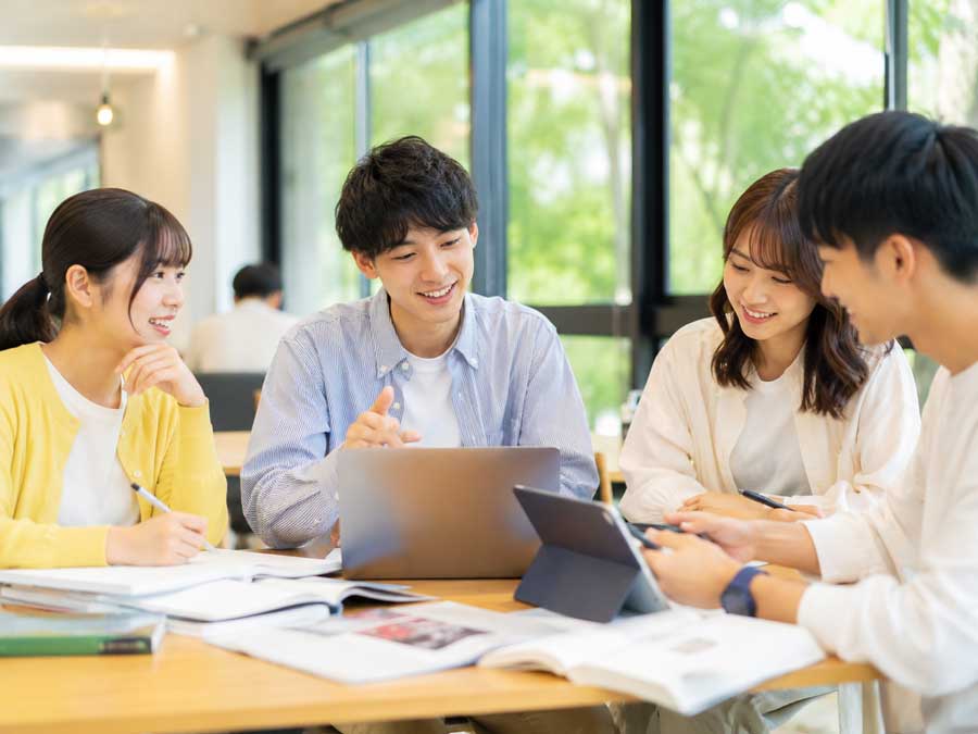 問いと対話を起点とした産業・社会を担う人材の育成